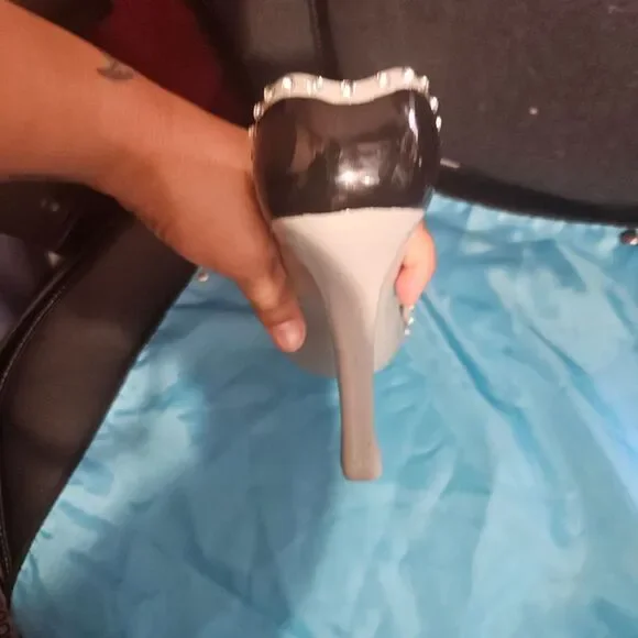 NFL RAIDERS‎ - Wine Bottle Holder Porcelain High Heel - Picture 4 of 5